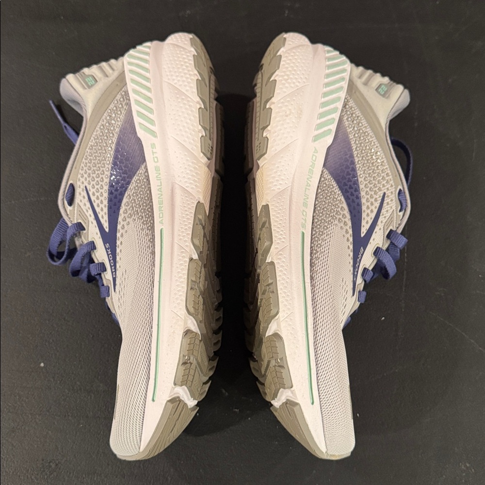 Women’s lace Brooks Adrenaline GTS 22 size 7.5 B (Medium) - Picture 3 of 6